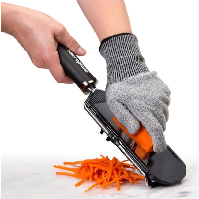 Microplane Cut Resistant Kitchen Glove | Black in use