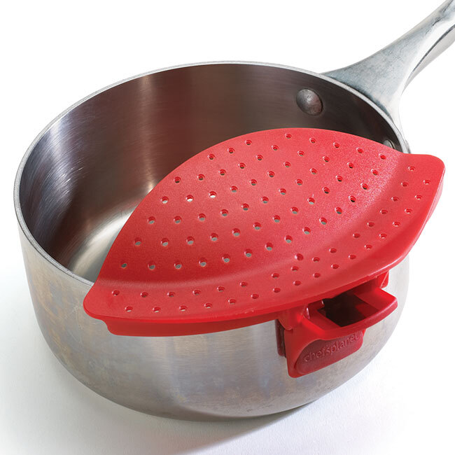 Chef's Planet Clip & Drain in Red on Pot - detail