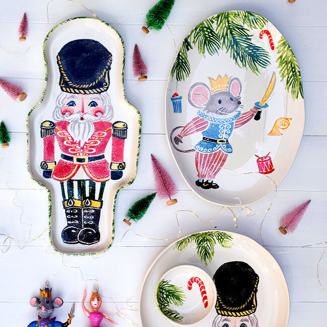 Vietri Nutcrackers Mouse King Medium Oval Platter with other Nutcrackers Collection products