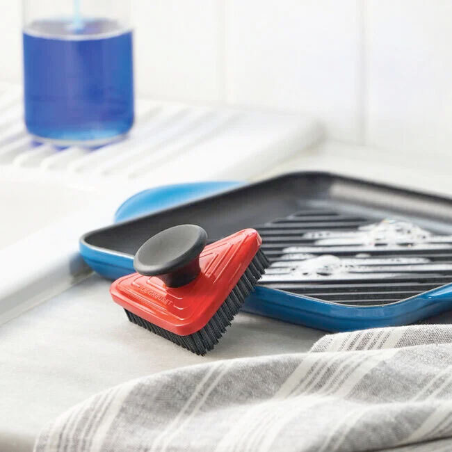 Le Creuset Cleaning Brush Gift Set | Cerise